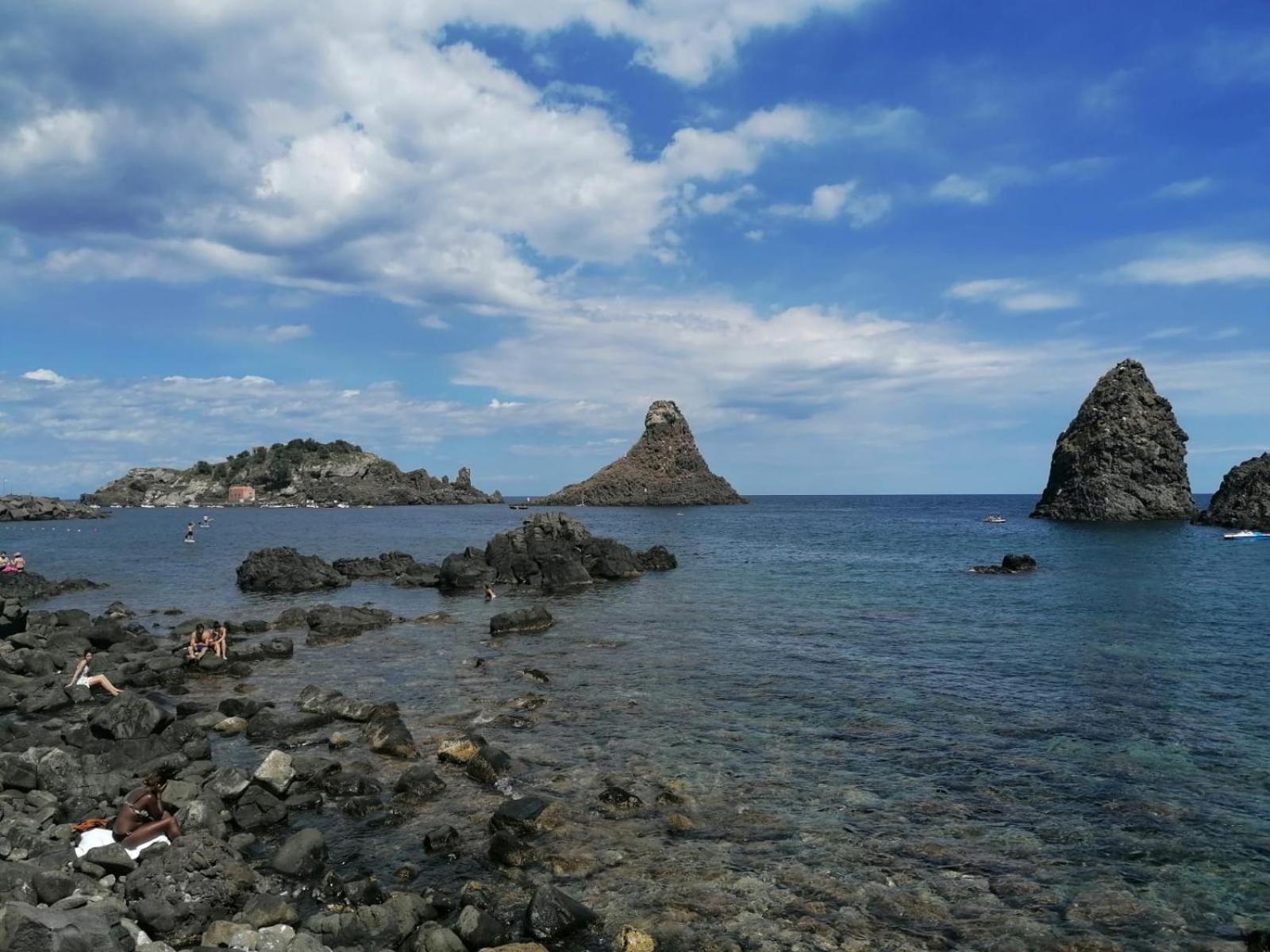 Terrazza Faraglioni Apartment Aci Trezza Bagian luar foto