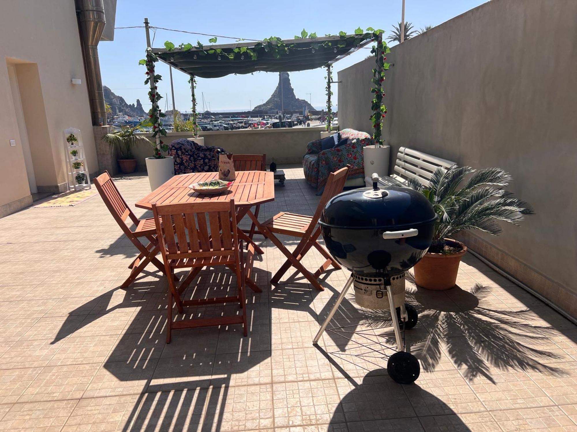 Terrazza Faraglioni Apartment Aci Trezza Bagian luar foto